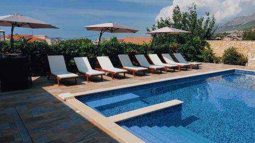 Solin Apartment | Stunning Gold apartment with pool