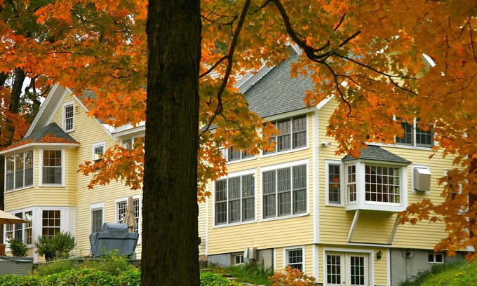 Pittsford House | Stunning home chefs kitchen, pool, hot tub, 4 fireplaces.Close to Mountain Top.