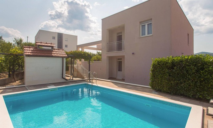 Dugopolje House | Stunning home in Dugopolje
