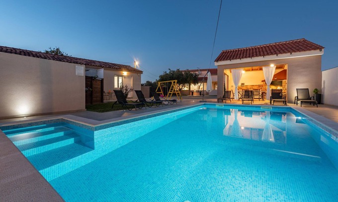 Municipality of Sukosan House | Stunning home in Galovac with kitchen