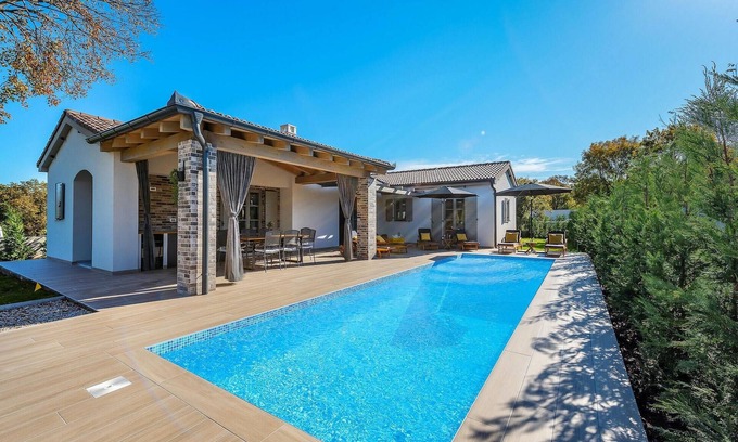 Mali Vareski House | Stunning home in Krnica