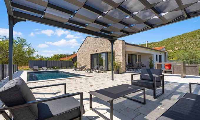 Sibenik House | Stunning home in Sibenik with kitchen