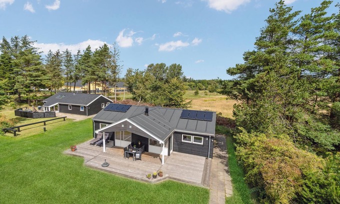 Hulsig House | Stunning home in Skagen with WiFi