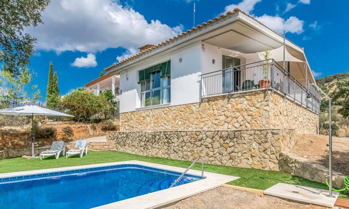 Villaharta House | Stunning home in Villaharta