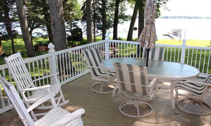 Markesan House | Stunning Home on Little Green Lake for Family Fun!