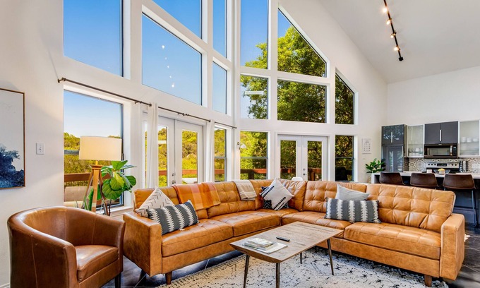 Apache Shores House | Stunning home with WiFi, central AC, washer/dryer, tennis and basketball nearby