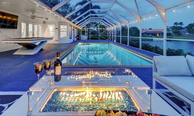 Greenview Shores House | Stunning House with Beautiful Lake View