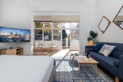 North Sydney Apartment | Stunning Huge Studio, Sunny terrace with Parking