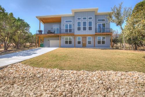 Point Venture House | Stunning Lake Home with Pool-Beach-Gym-Boat Access