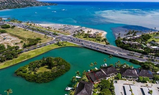 Portlock House | Stunning Marina Townhome with Ocean and Mountain Views