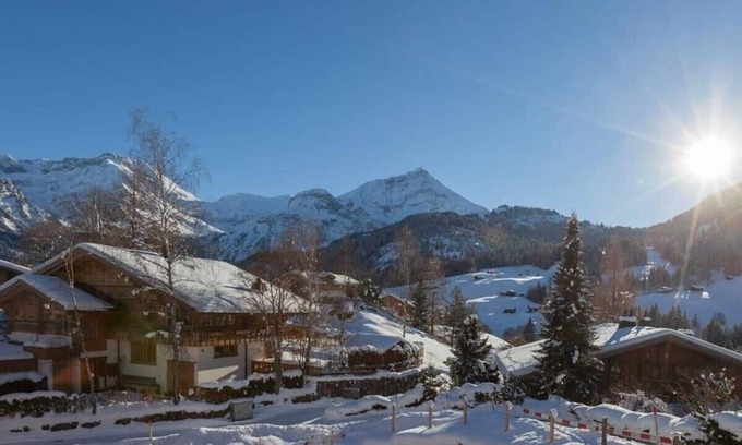 Lauenen Ski Chalet | Stunning Modern Chalet with Indoor Pool and Spa