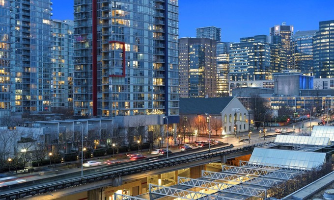 Crosstown Apartment | Stunning modern luxury 2 bedroom, 2 bath condo rental