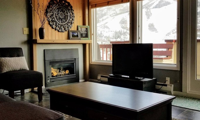 Steamboat Springs Condo | Stunning mountain views with great ski access!