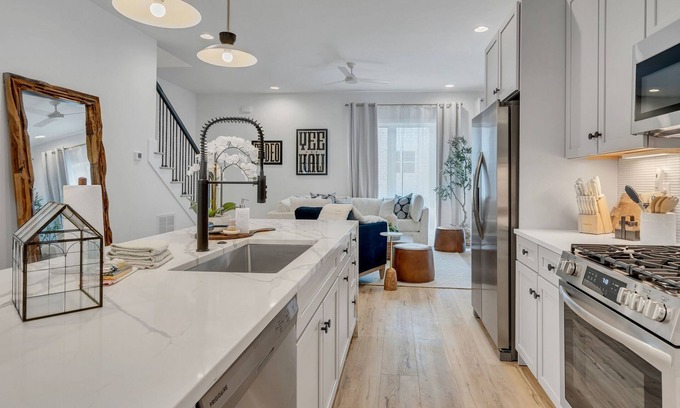 Katie Hill Neighborhood House | Stunning Music City penthouse with rooftop, hot tub, outdoor kitchen, & grill