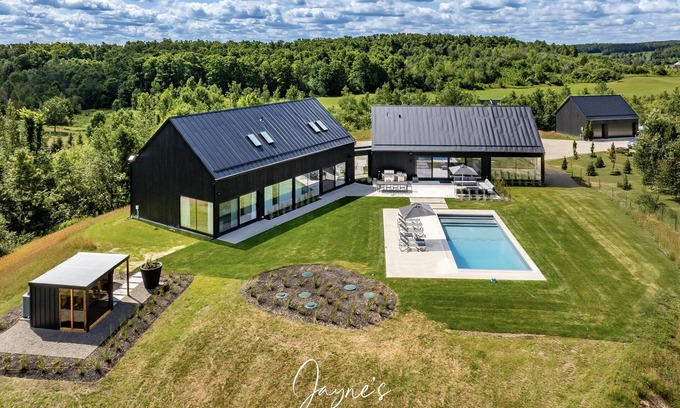 Mulmur House | Stunning New 5 Bed 5 Bath Country Home!