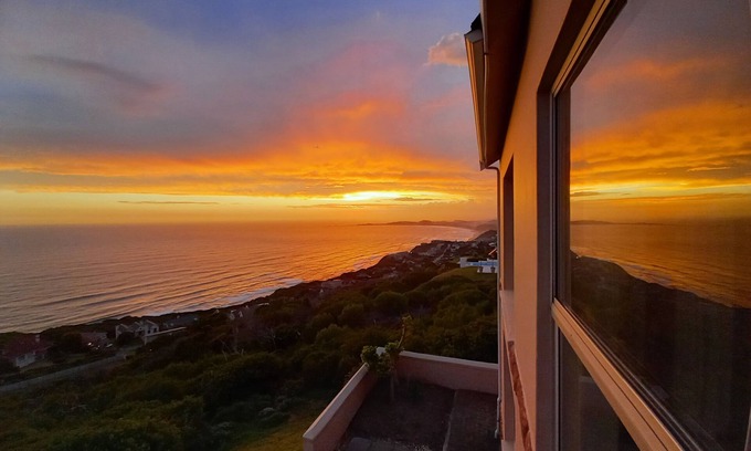 Brenton-on-Sea House | Stunning Ocean View Property 5 min from Beach