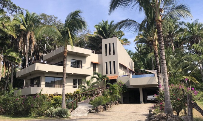 Litibu House | Stunning Ocean Views, Heated Infinity Pool, Sky Deck, Air Cond., Litibu Beach