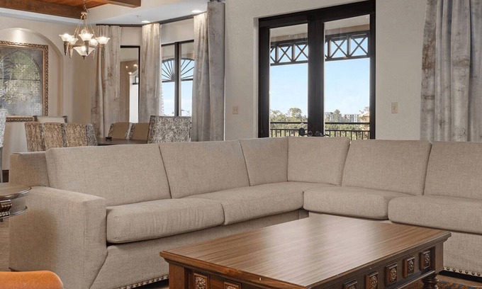 Bay Lake Resort | Stunning One Bedroom Presidential Suite - moments away from major attractions!