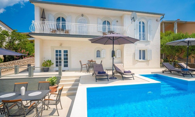 Klenovica House | Stunning private villa for 10 people with A/C, private pool, WIFI, TV and terrace