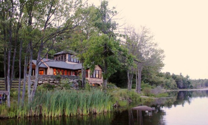 Mountain Dale House | STUNNING PRIVATE 300 acre lake estate 90 mins from NYC, w FAB BOATHOUSE LODGE.
