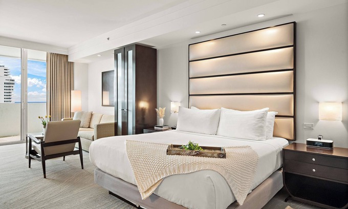 Mid Beach Condo | Stunning Private Studio at Fontainebleau Tresor - 802