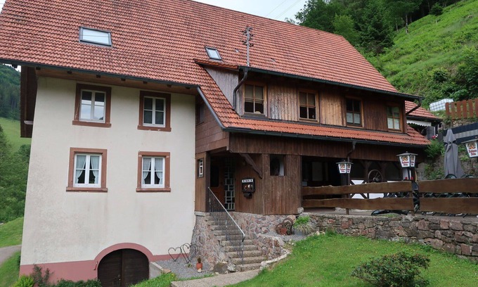 Obersimonswald House | Stunning private villa for 18 people with WIFI, TV, terrace, pets allowed and parking