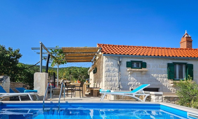 Praznica House | Stunning private villa with private pool, WIFI, A/C, TV, terrace, panoramic view and parking