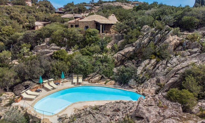 Capriccioli Villa | Stunning private villa for 6 guests with WIFI, A/C, private pool, TV, terrace and pets allowed