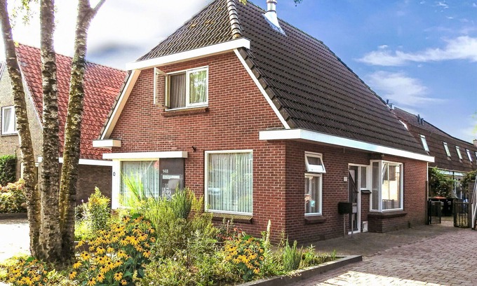 Elim House | Stunning private villa for 4 guests with WIFI, TV, terrace, pets allowed and parking