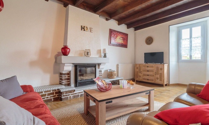 Berneuil Villa | Stunning private villa for 4 people with WIFI, TV, terrace, pets allowed and parking