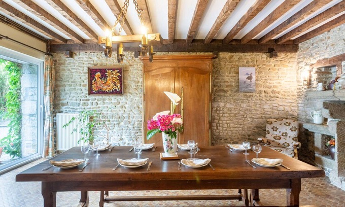 Vessey House | Stunning private villa for 8 people with WIFI, TV, pets allowed and parking