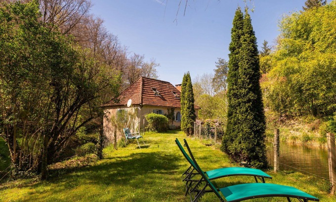 Teyssieu House | Stunning private villa for 4 guests with TV, terrace and pets allowed