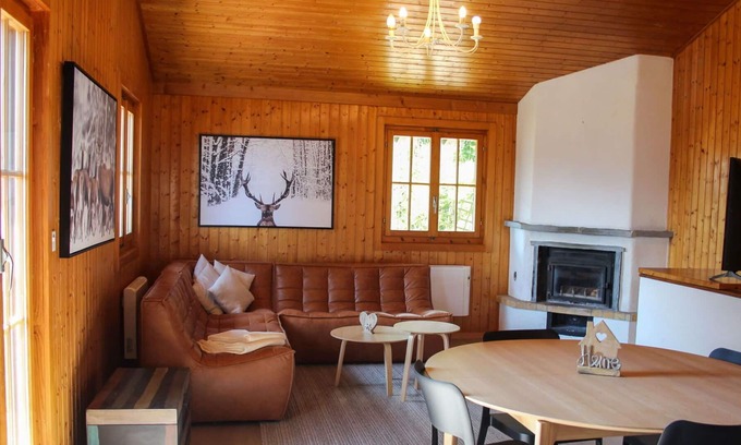 Moleson House | Stunning private villa for 8 people with TV, terrace, panoramic view and parking