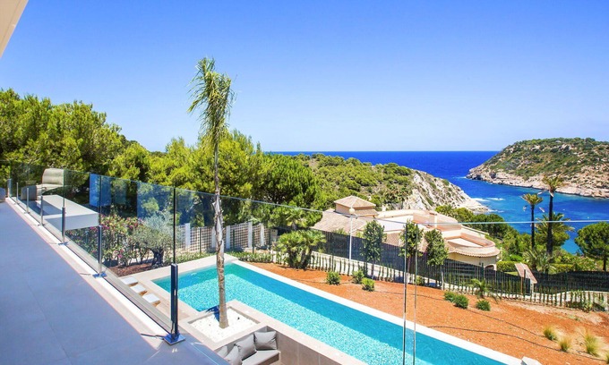 Mar Azul Villa | Stunning private villa for 8 guests with WIFI, private pool, A/C, TV and patio