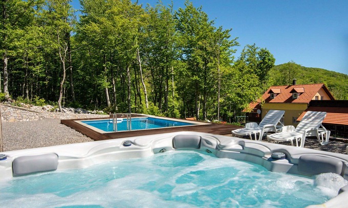 Senj House | Stunning private villa for 6 people with WIFI, private pool, A/C, hot tub, TV and terrace