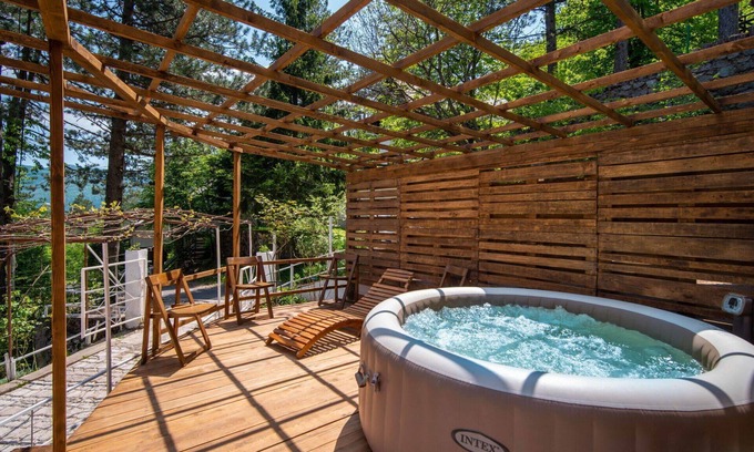 Lic House | Stunning private villa for 6 people with WIFI, private pool, hot tub, TV, terrace and pets allowed