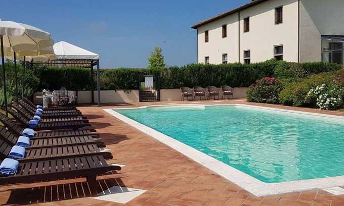 Le Piazze Villa | Stunning private villa with sauna, private pool, A/C, hot tub, WIFI, TV, patio, close to Cortona