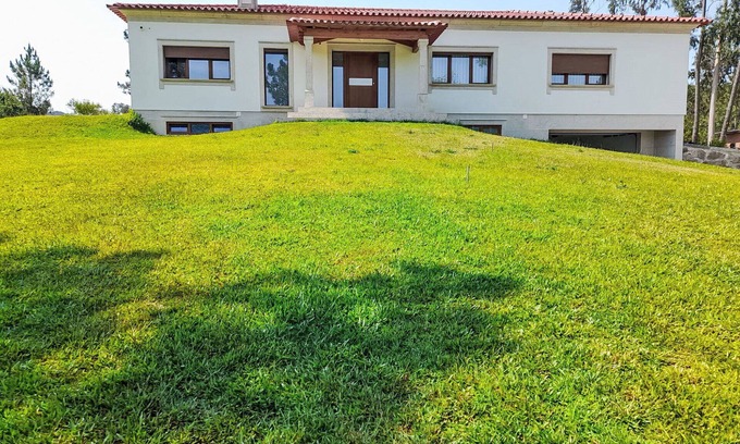 Esposende Villa | Stunning private villa for 6 people with private pool, WIFI, TV, patio, panoramic view and parking