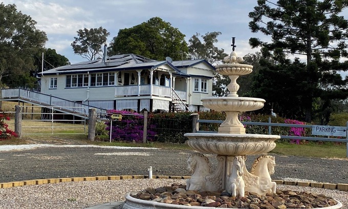 Maroon Other | Stunning Queenslander on shire horse farm