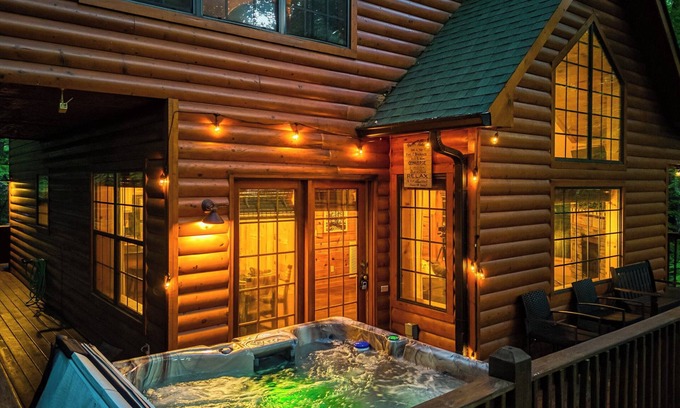 Chalet Village Cabin | Stunning & Relaxing Getaway: 5-Star Location - Hot Tub - Game Room - Sleeps 8!