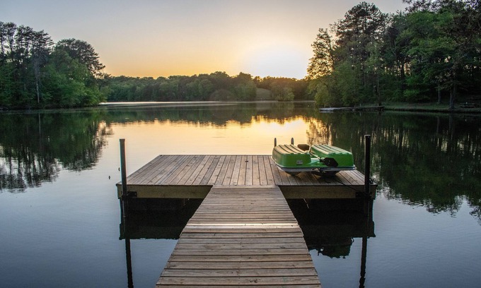 Greer Cabin | STUNNING RETREAT, only 15 min to GSP! Family Fun, Great View!