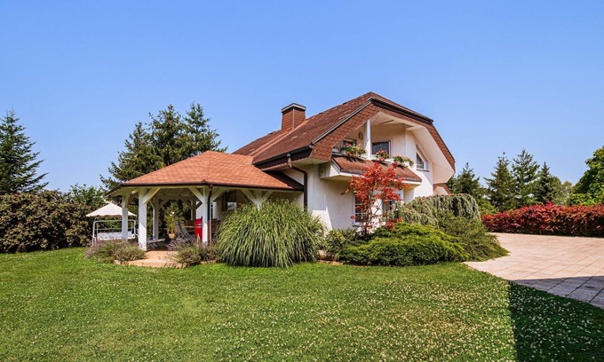 Brezice House | Stunning Rural Holiday Home with Garden and BBQ - Four Bedroom Holiday Home