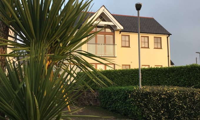 St. Just in Roseland House | Stunning spacious house incredible views to estuary sleeps 6 pet, near St Mawes