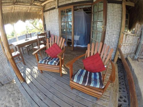 Inhambane House | Stunning sea view, charming beach cottage in Barra, Mozambique - 4x4