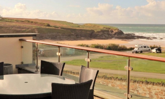 Treyarnon Apartment | Stunning sea view duplex apartment, large balcony opposite the beach