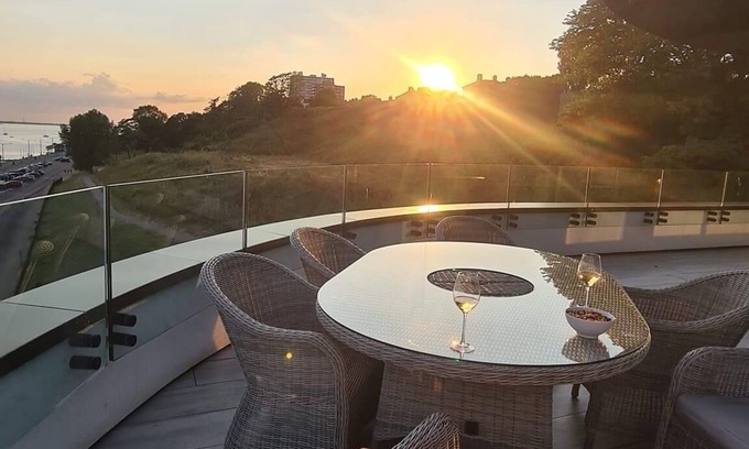 Southend-on-Sea Apartment | Stunning Seafront Penthouse With Panoramic South Facing Views Over the Estuary