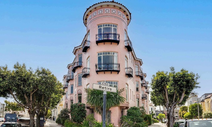 Marina District Condo | Stunning SF Top Floor Condo with Bay Views