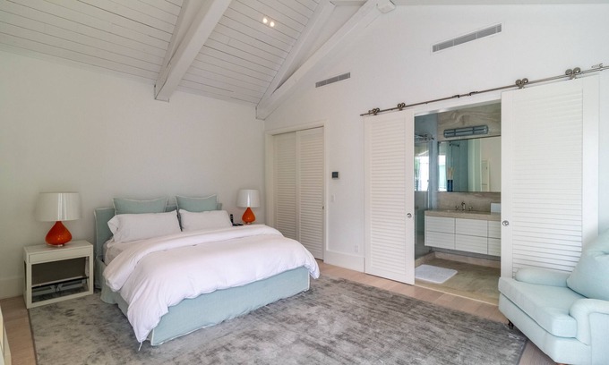 Village of Southampton House | Stunning Southampton Village Modern Home