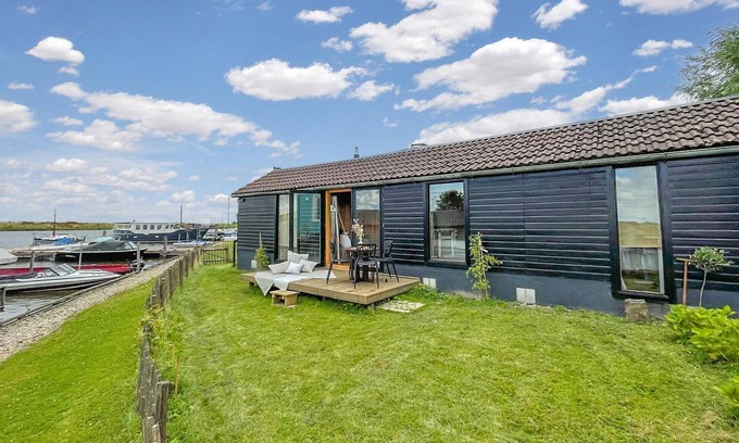 Lauwerzijl House | Stunning (sta)caravan in Lauwerzijl