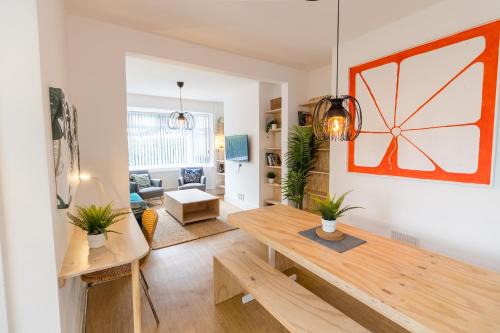 Newport House | Stunning Stay - Fast Wi-Fi - Garden - Walk to Town